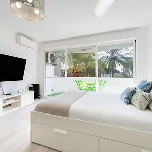 Apartamento Moderno Estudio Y Piscina A 50 Metros De La Playa, Marbella
